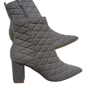 New Shoe Dazzle Quilted  Boots.  Shoe Dazzle Women's   Light Blue